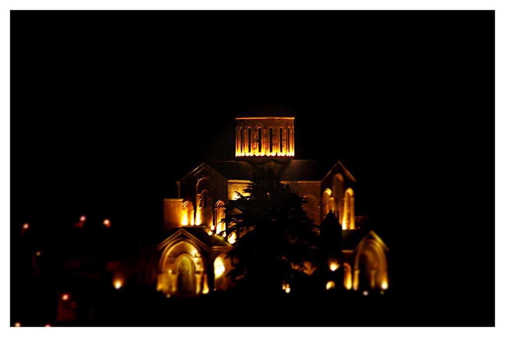 Argopalace Koetaisi Buitenkant foto